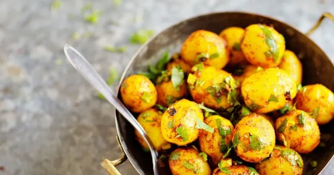 Perunasalaatti Kesäruokaa: Perunsalaatti