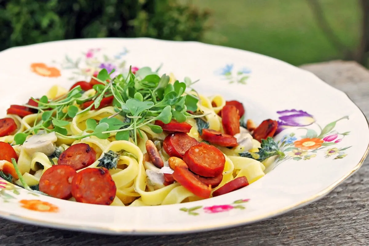 Chorizo-nässelpasta