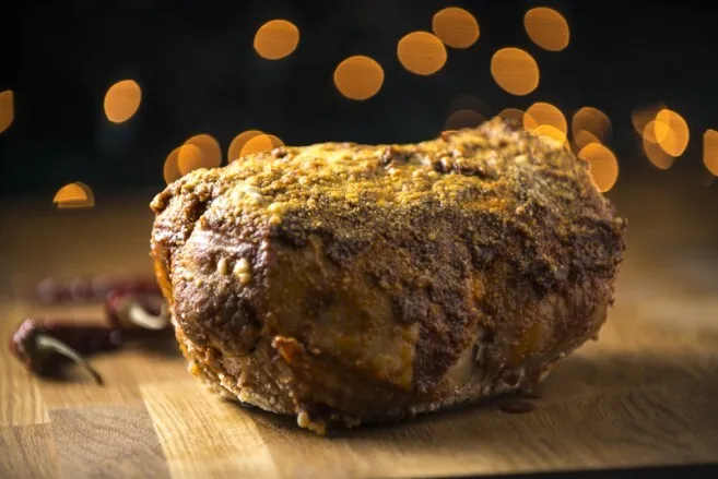 Pesto-parmesan kuorrutus Punainen pesto-parmesan kuorrutus kinkulle