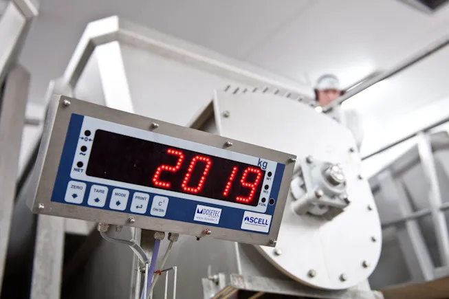 Jauhelihaa tekemässä