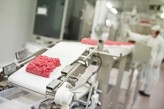 Jauhelihaa tekemässä