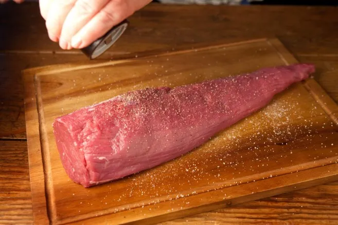 Naudan sisäfileen paistaminen kokonaisena uunissa