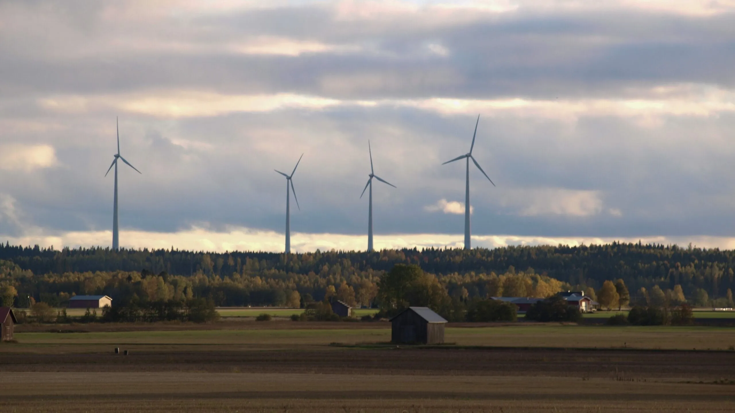 Snellman saavutti tärkeän virstanpylvään: Toimintaa nyt kokonaan uusiutuvien energiamuotojen varassa