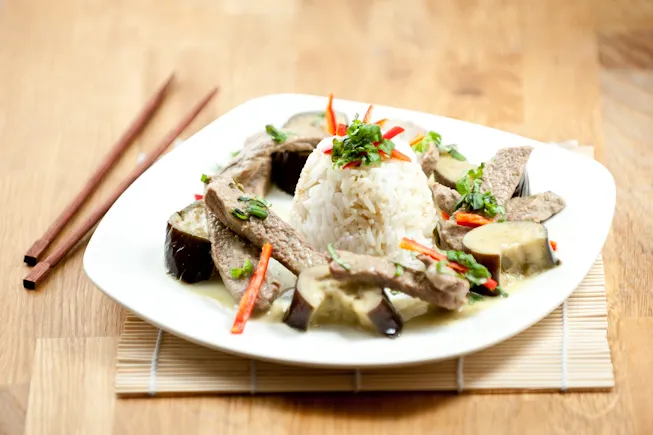 Thaimaalainen ruoka – Vihreä curry naudanlihalla