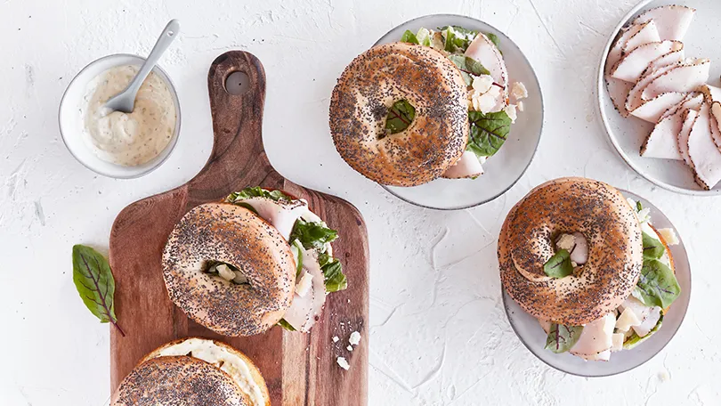 Bagel med caesarsallad