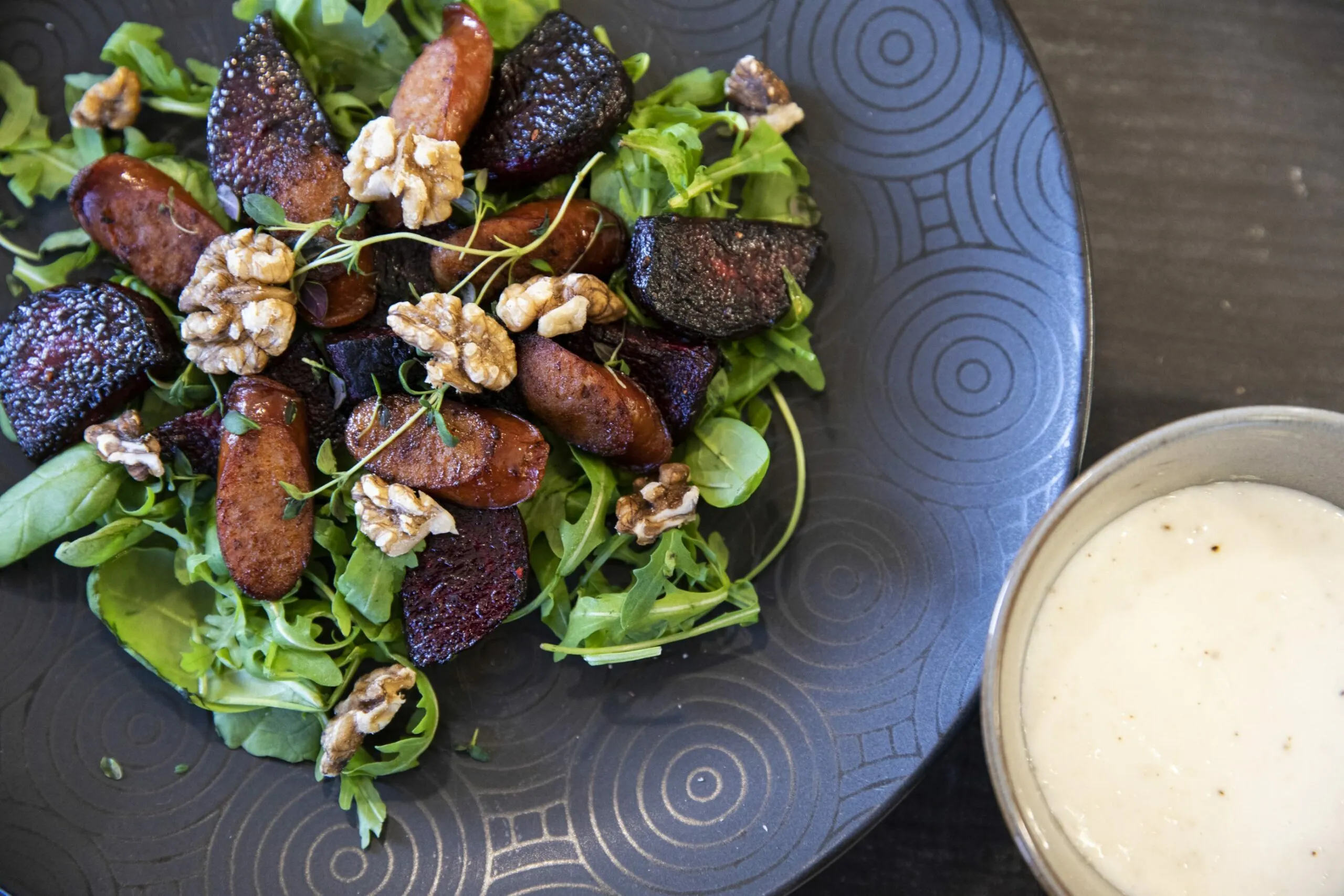 Rödbetschorizosallad med getostdressing