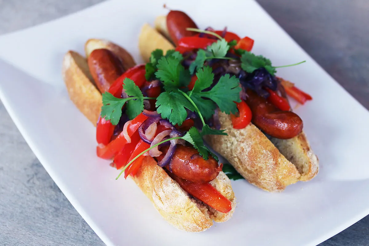 Chorizo hotdog med paprikatopping