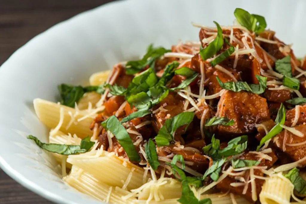 Riktig länk i tomatsås med pasta