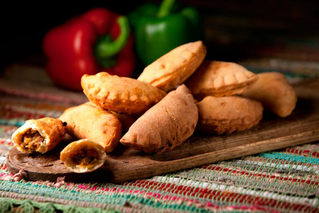 Jauhelihapasteijat meksikolaisittain