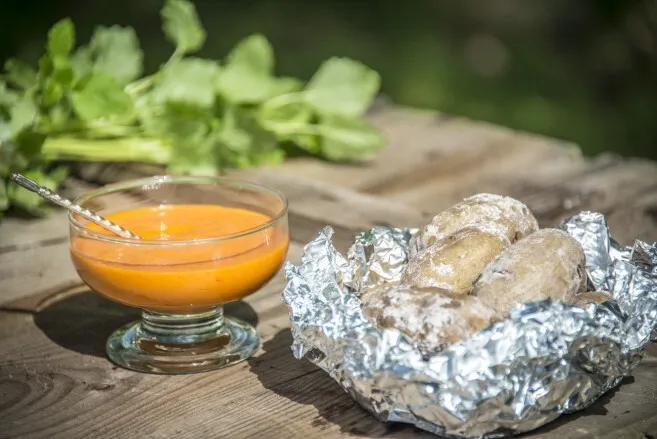 Canarie potatis och Mojo Rojo -sås