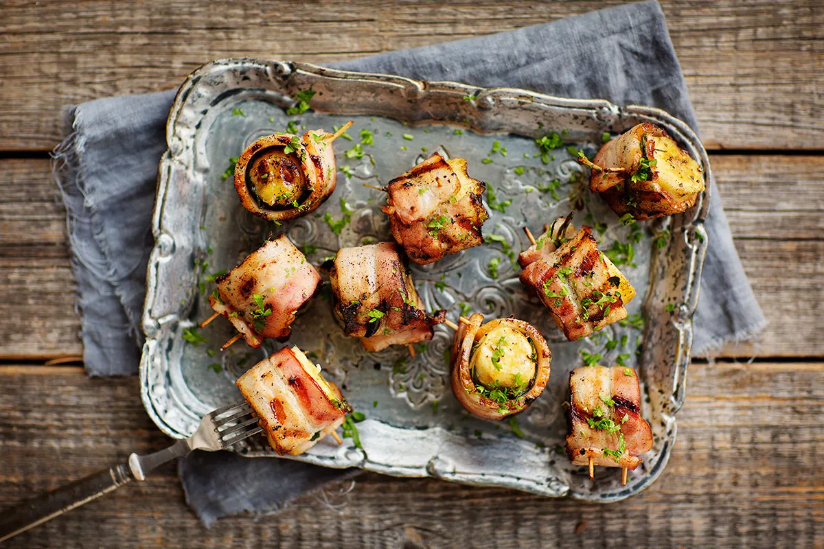 Banaania pekonikääreessä