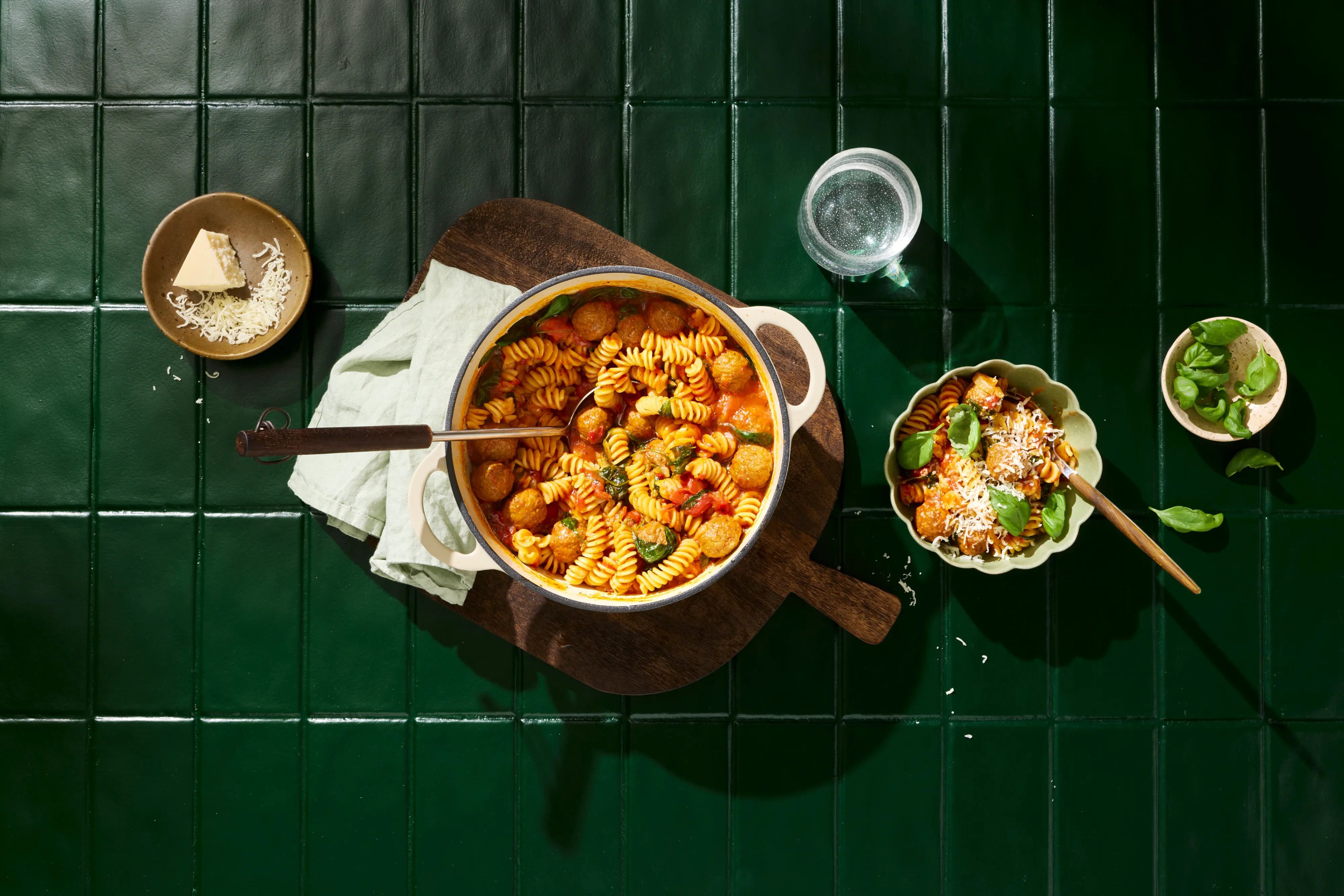 Enkel pastagryta med köttbullar
