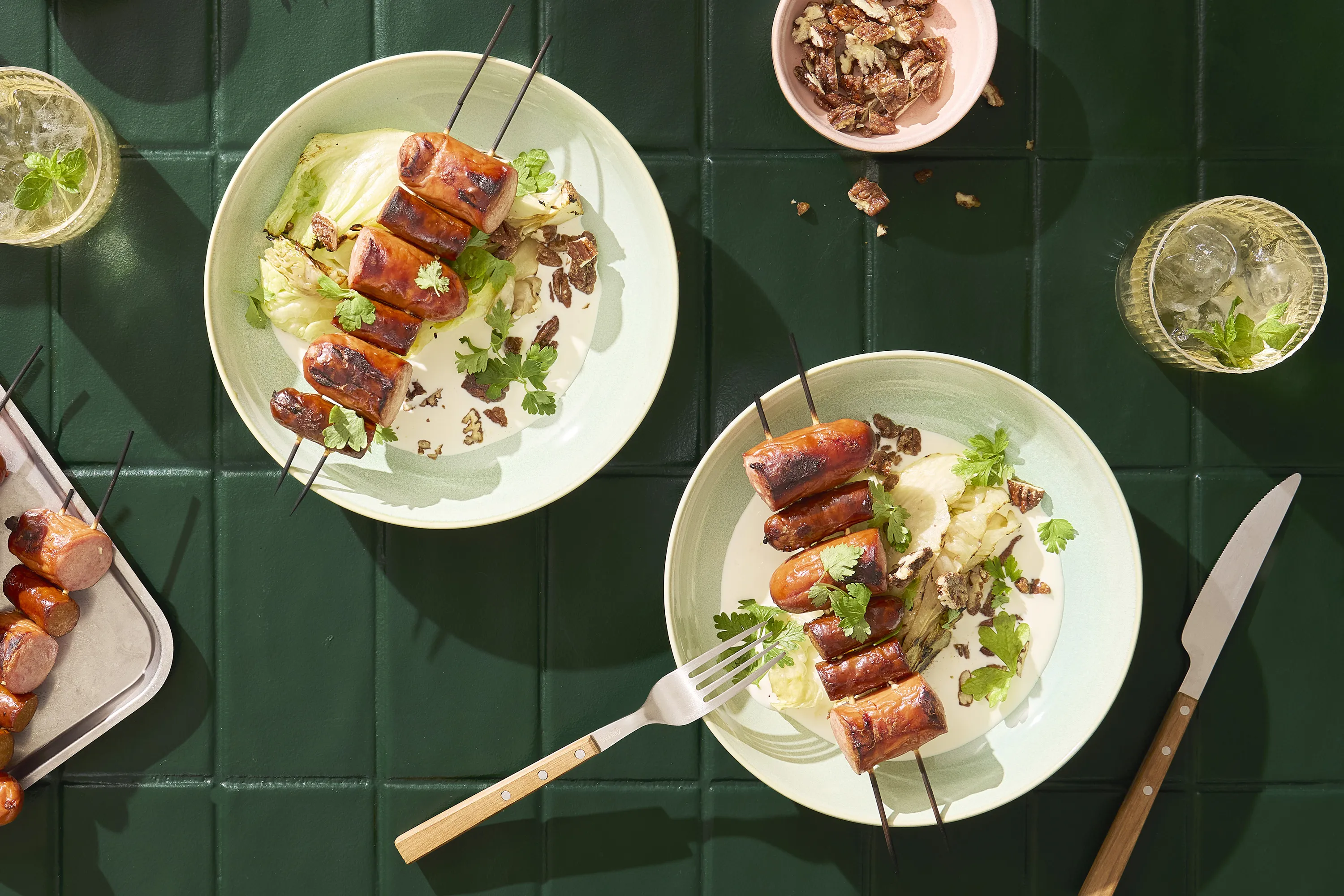 Korvspett med grillad spetskål