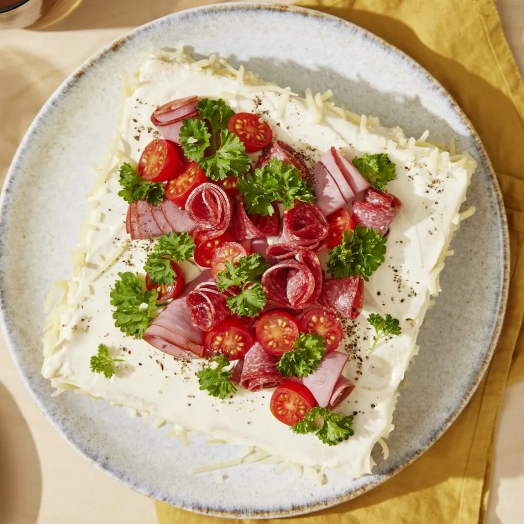 Valmis voileipäkakku