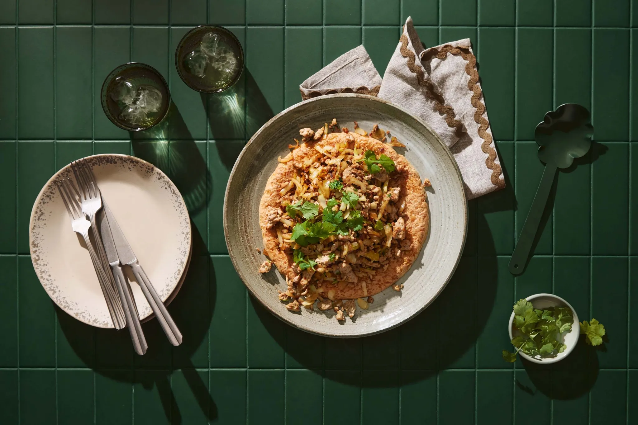 Rapea riisiomeletti ja jauheliha-kaalipaistos