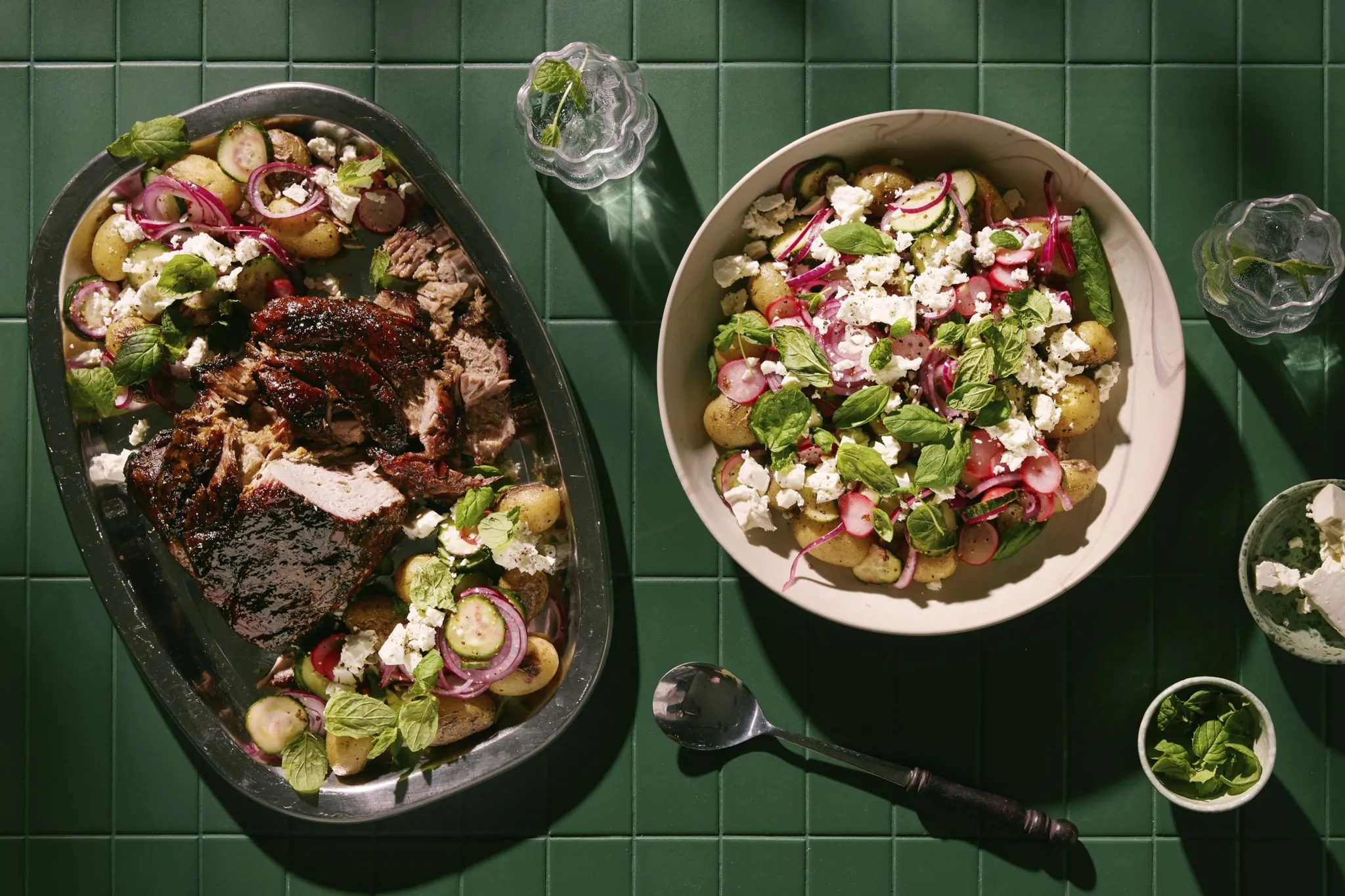 Kinuskiglaserad kassler med rostad potatis och marinerade grönsaker