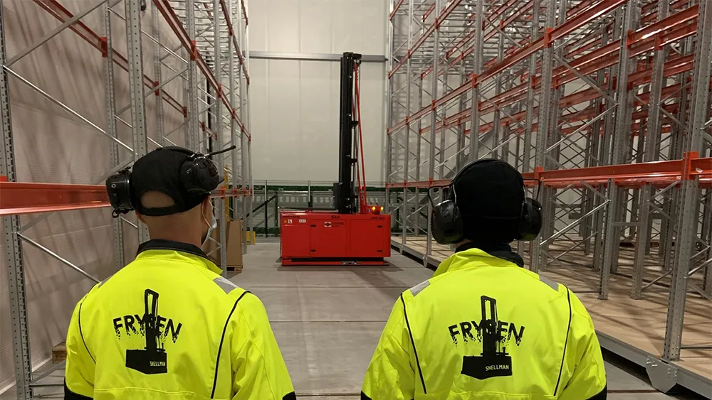 Medarbetare till frysen