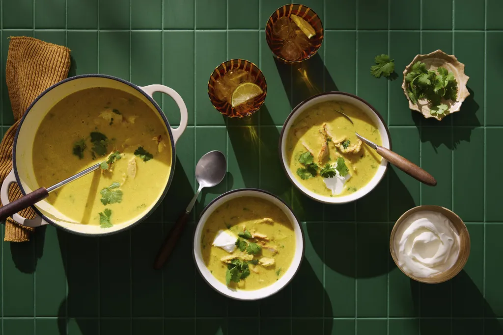 Intialainen curry-kanakeitto