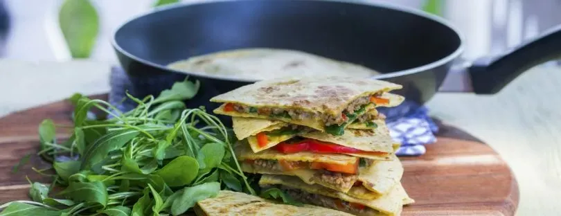 Quesadillat ovat nopeaa ruokaa, joka sopii myös alkupaloiksi